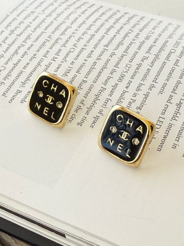 Vintage square black earrings