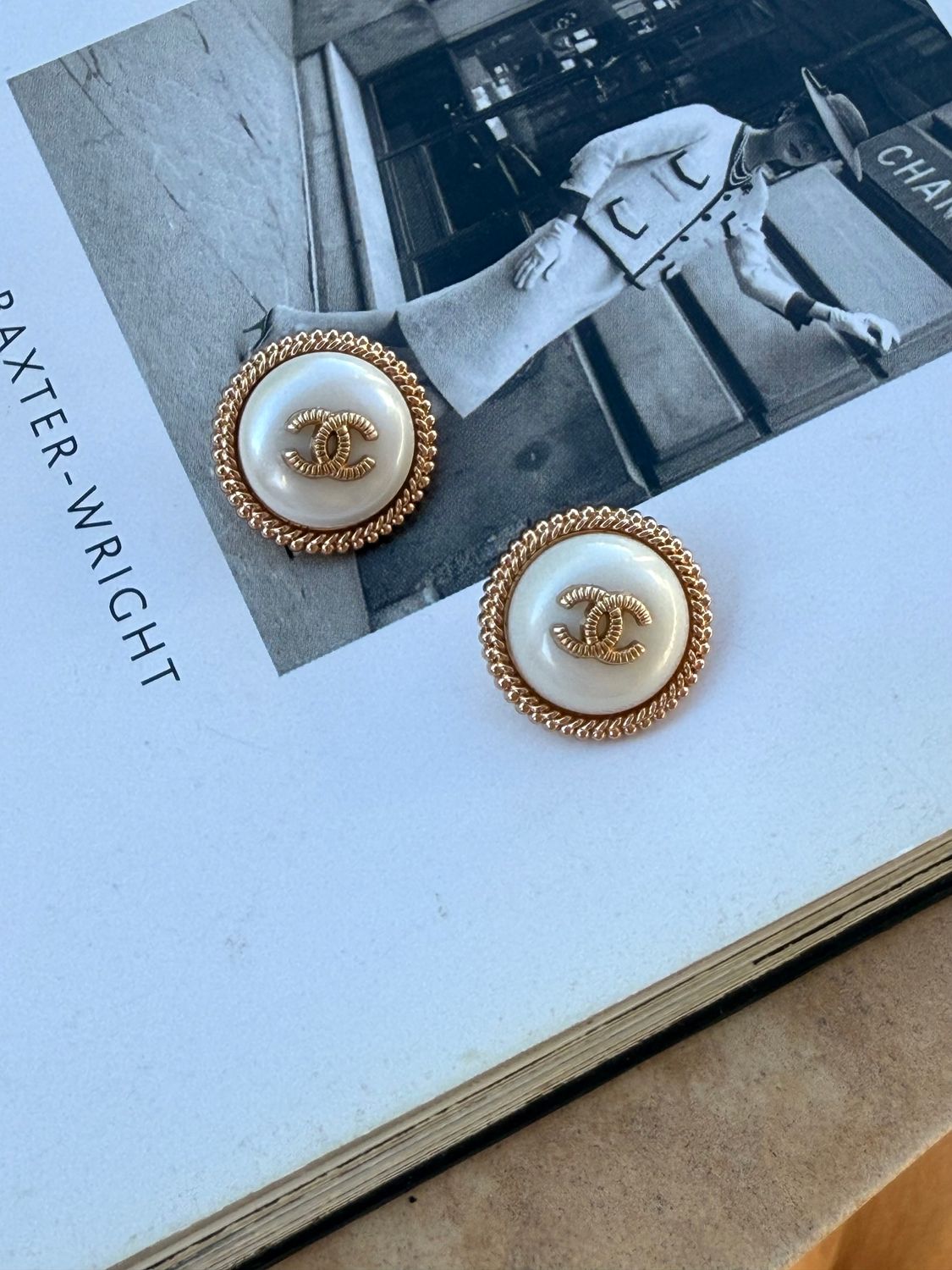 Pearls framed in gold earrings