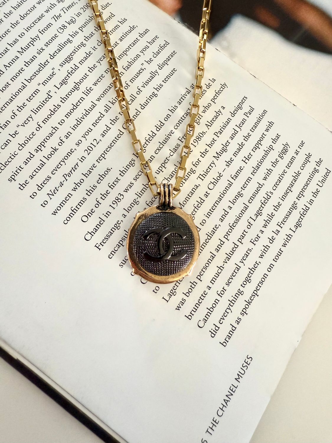 Elegant long necklace with black tone charm