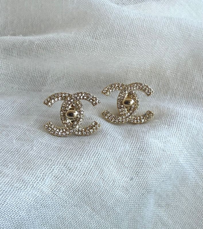 Elegant gold tone with tiny rhinestones