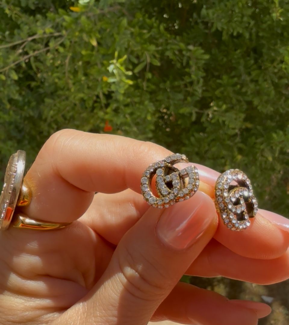 Elegant gold tone earrings