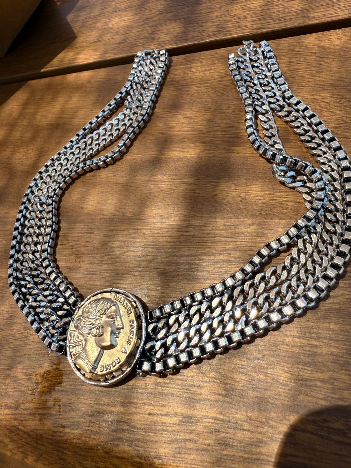 Stylish short necklace with big button charm