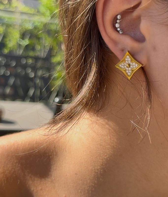 Elegant Gold tone Mismatched Earrings