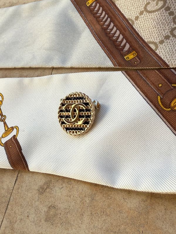 Gold tone and black chain small brooch
