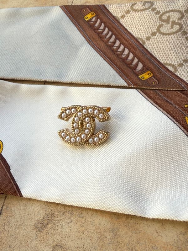 Vintage Gold-Tone Monogram small brooch with Tiny Pearls