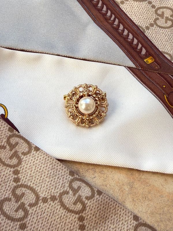 Aurelia Pearl Small Brooch 