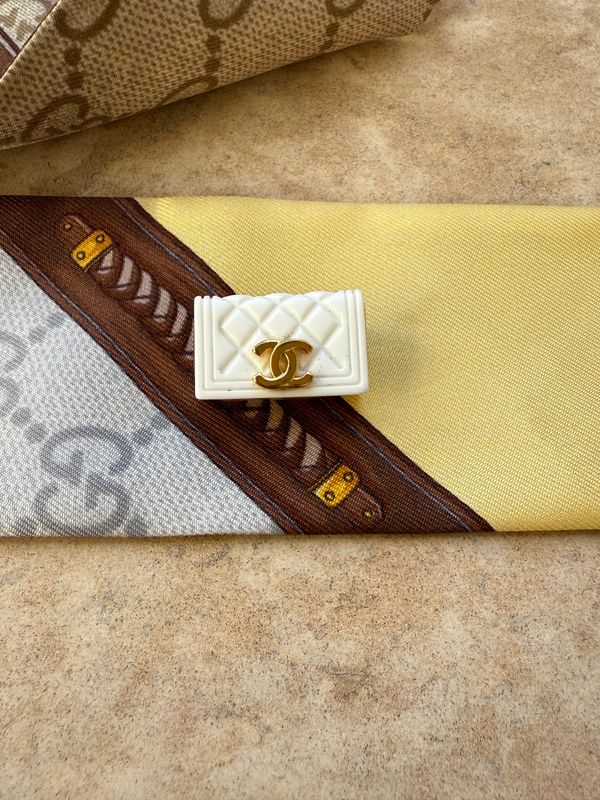 White logo small brooch