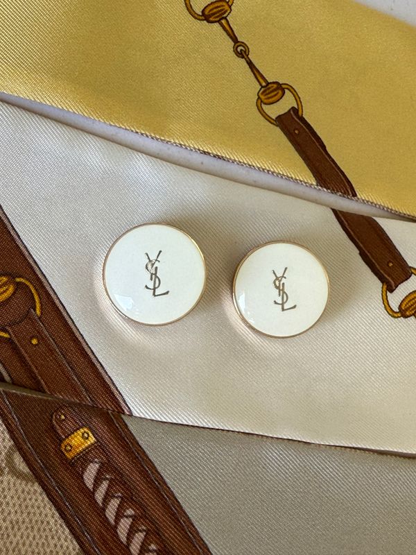 Elegant gold tone beige stud earrings