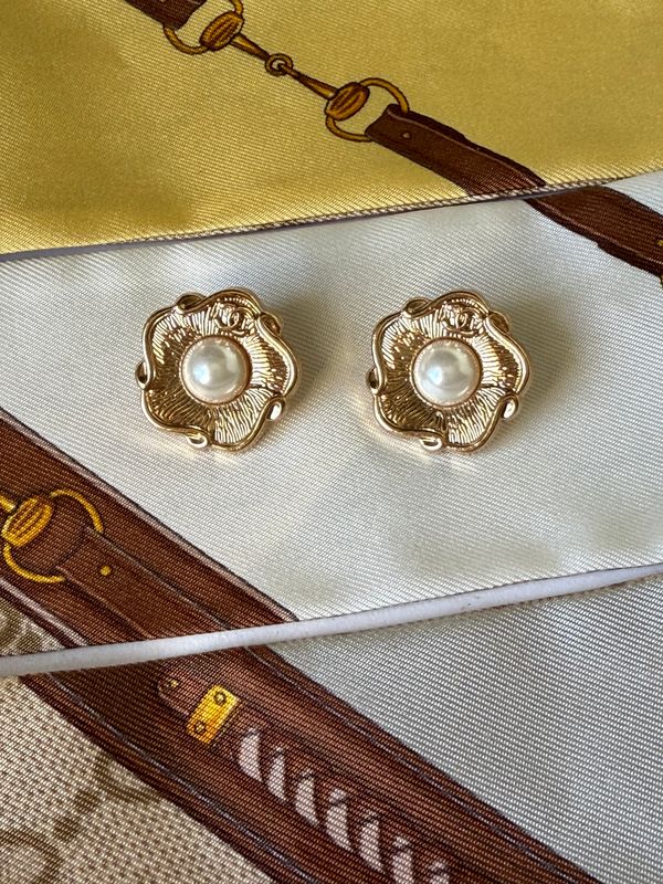 Vintage reworked gold with pearl earrings