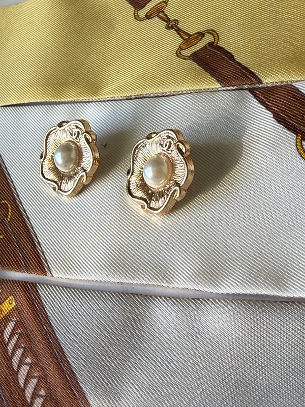Vintage reworked gold with pearl earrings