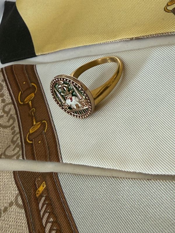 Rare design gold tone ring