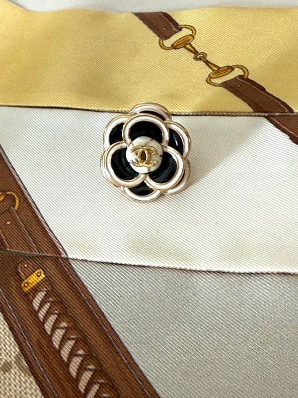 Vintage Camelia Ring in Black &amp; White with Gold Tone