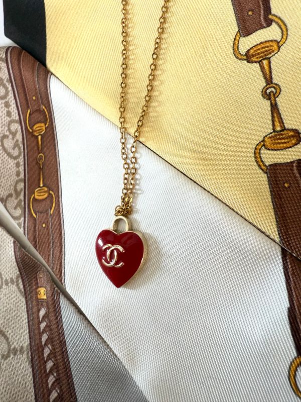 Red heart charm necklace