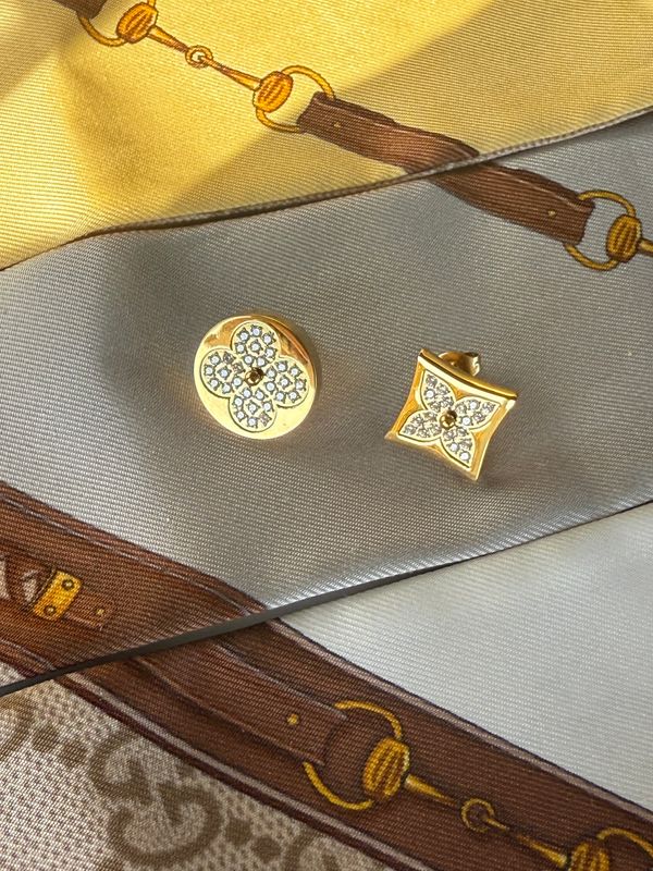 Elegant Gold tone Mismatched Earrings