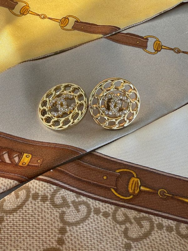 Golden Weave Radiance Stud Earrings