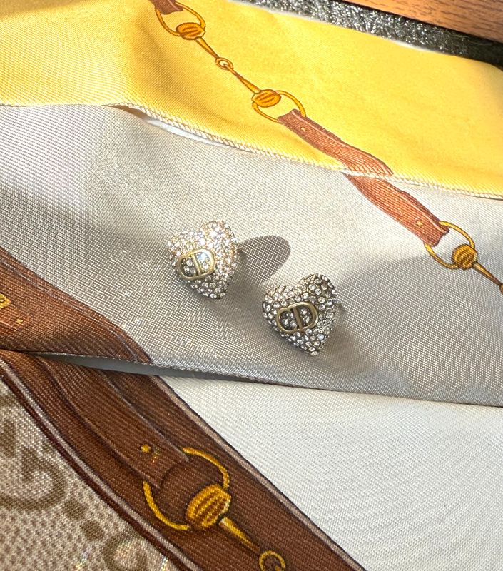 Elegant small stud heart bronze tone earrings