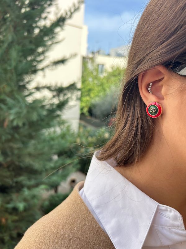 Stylish red green round earrings