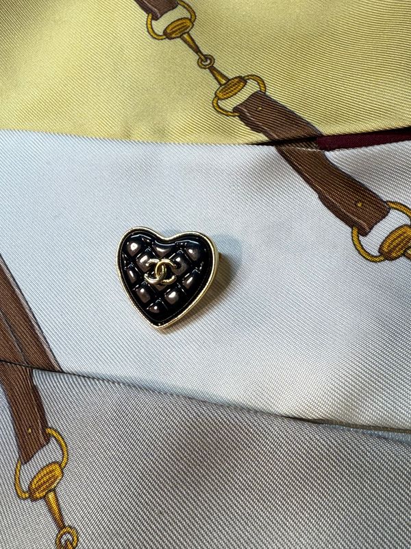 Small black heart brooch