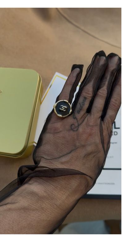 Elegant black button ring