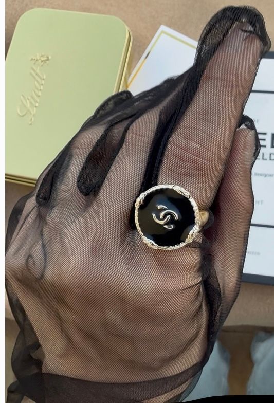 Elegant black button ring