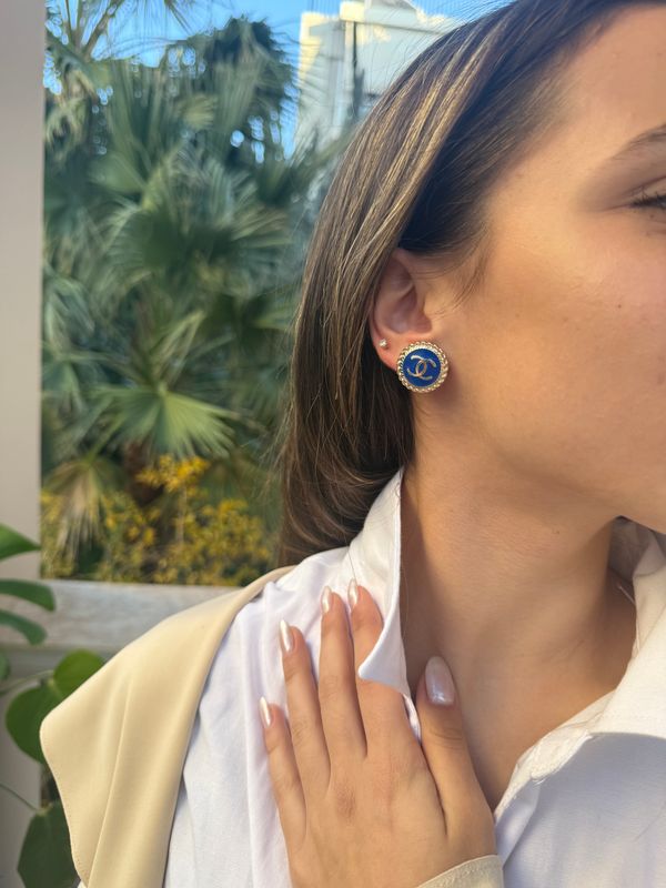 Elegant blue tone buttons earrings