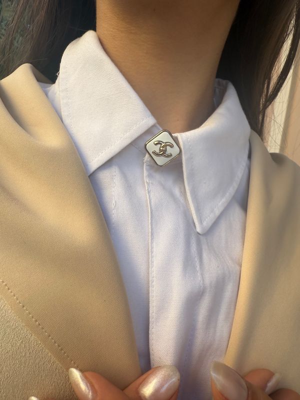 White with gold square small brooch