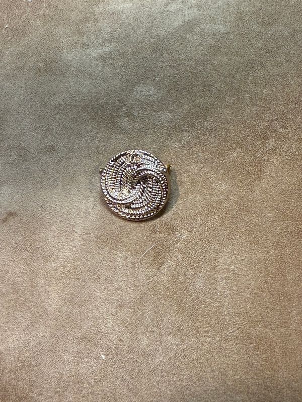 Timeless gold tone small brooch