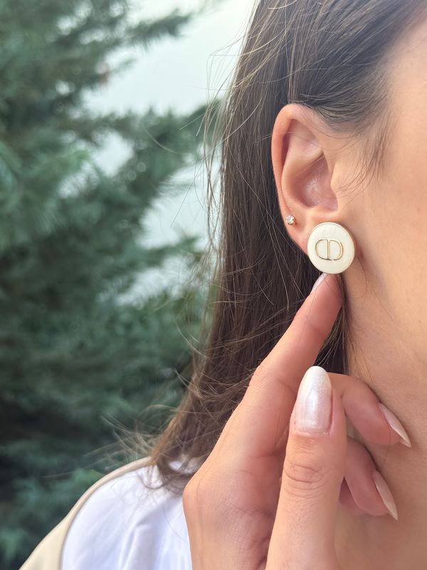 Elegant beige logo earrings