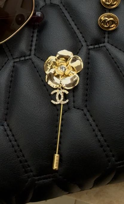 Vintage Camellia Statement Brooch in Gold Tone