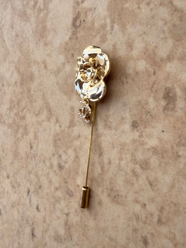 Vintage Camellia Statement Brooch in Gold Tone