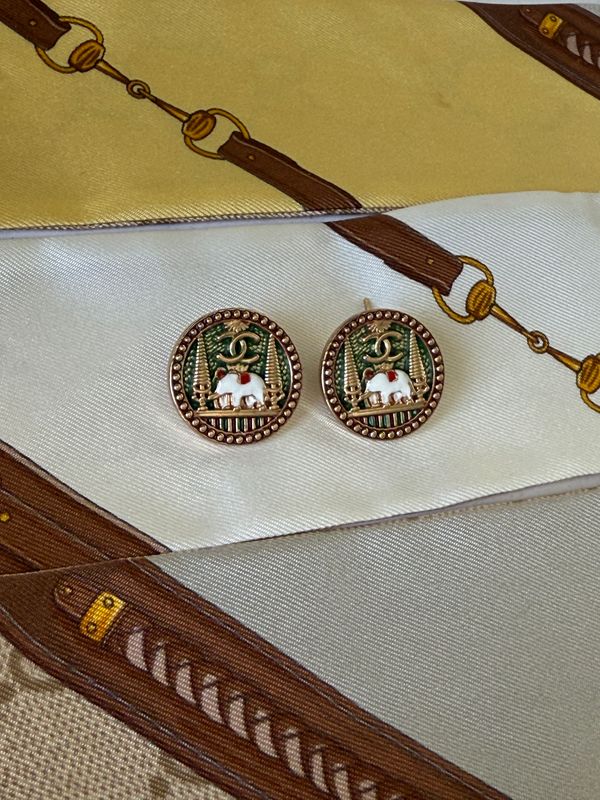 Delicate and Rare design of stud earrings