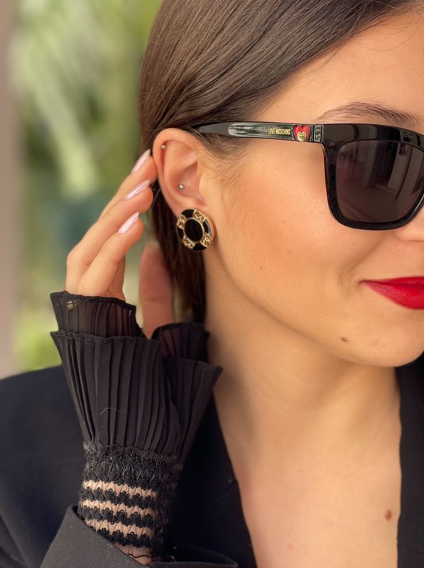 Elegant total black earrings