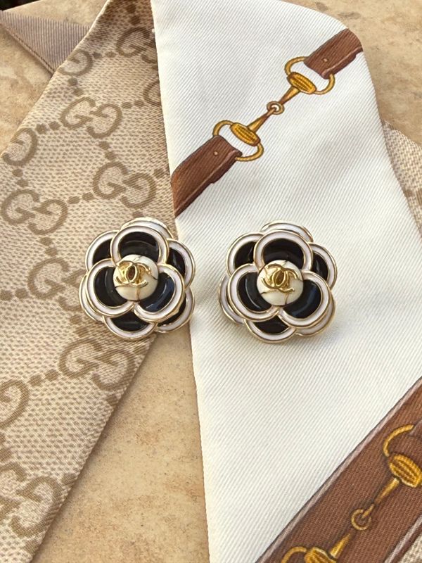 Elegant Black Camelia earrings