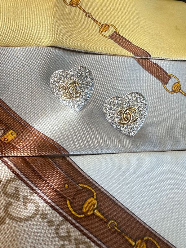 Luxurious heart with logo earrings