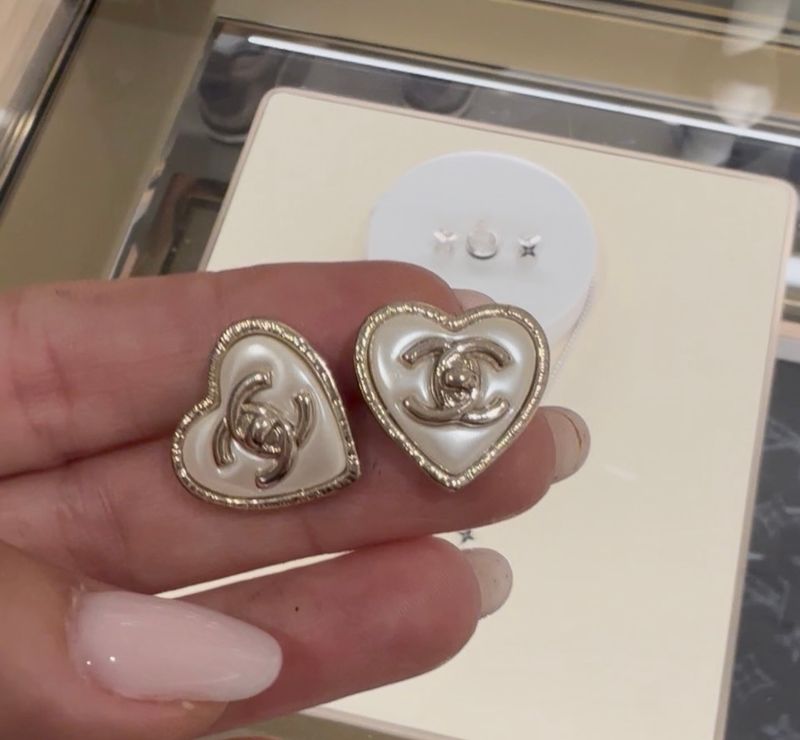 Delicate light gold pearl heart earrings