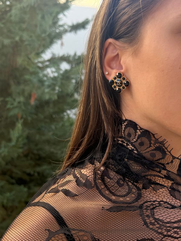 Elegant square black tone earrings