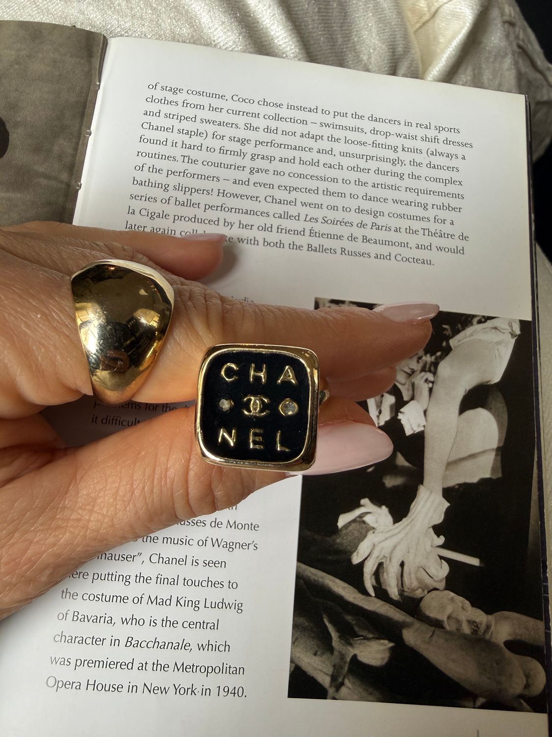 Paris Signature black ring