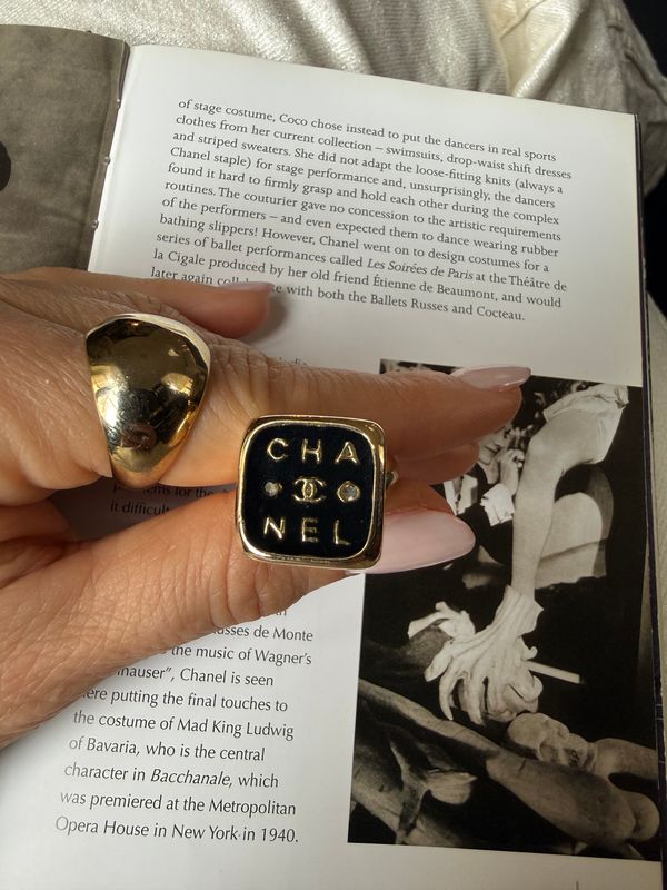 Paris Signature black ring