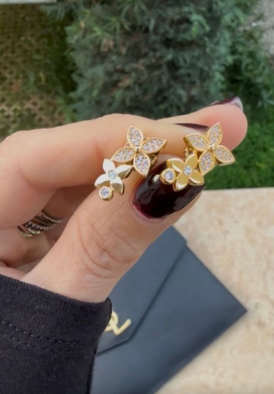 Golden tone Blossom Vintage Earrings