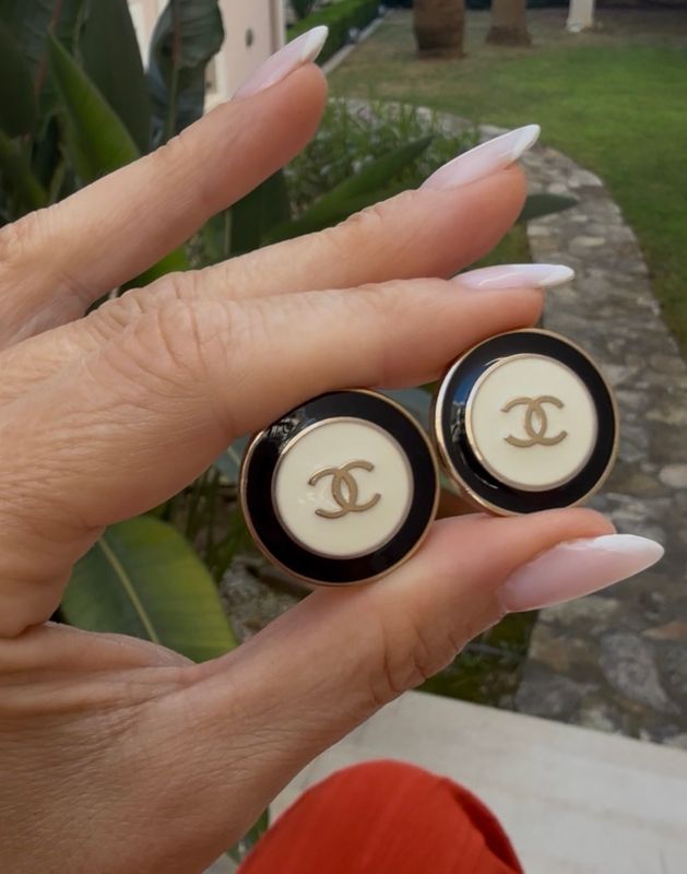 Vintage Black &amp; Ivory Button Earrings