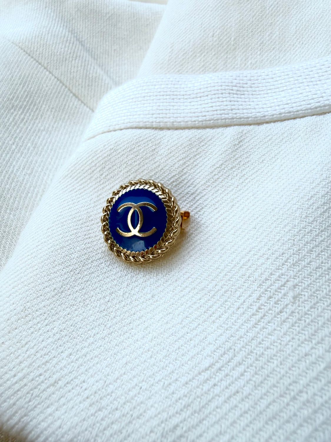 Navy blue small brooch