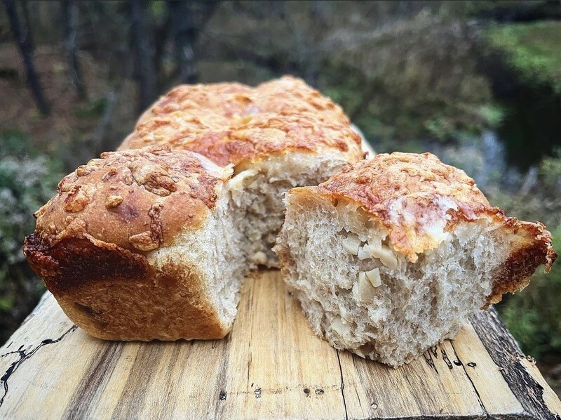 Garlic Cheddar Rolls (8 ct)
