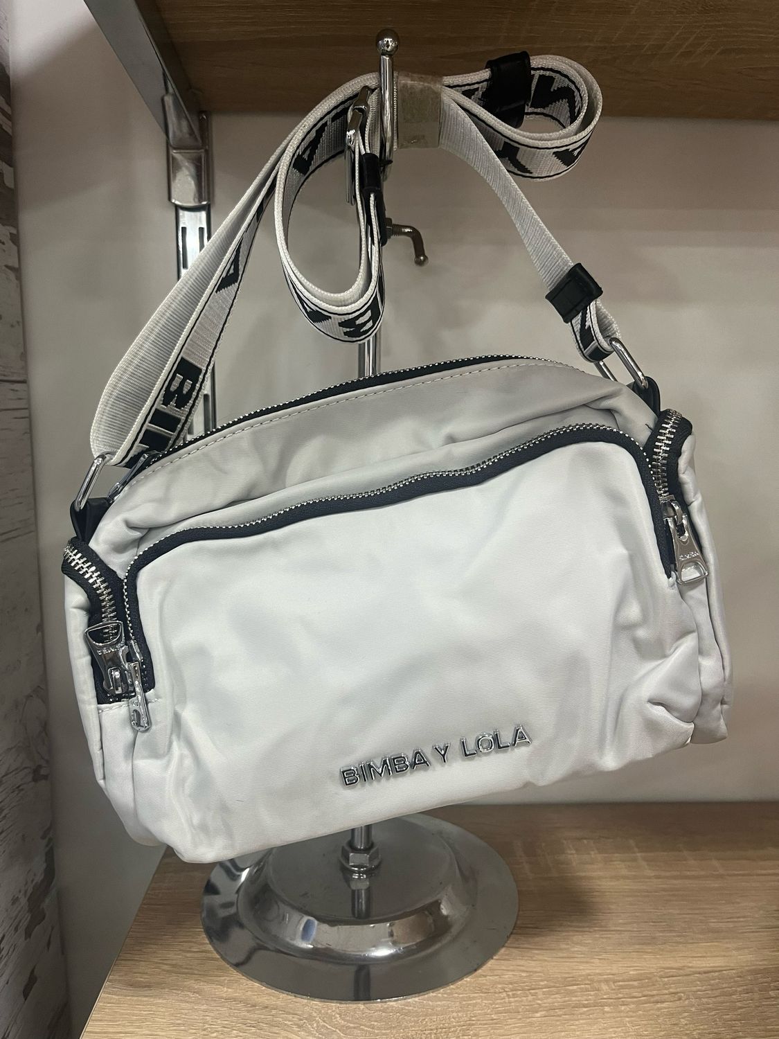 Bandolera súper conseguida gris
