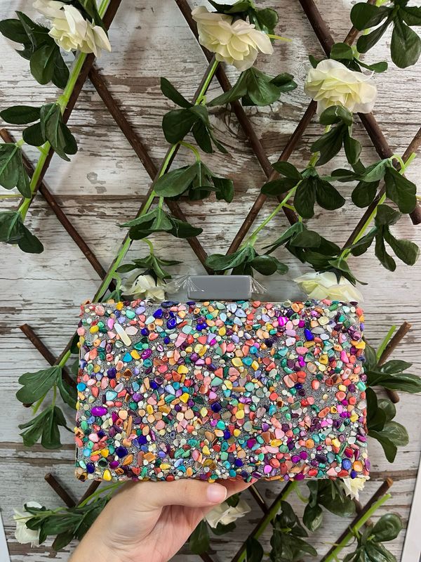 Bolso pedrería gris y dorado