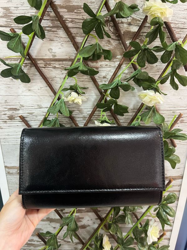 Bolso de mano con asa