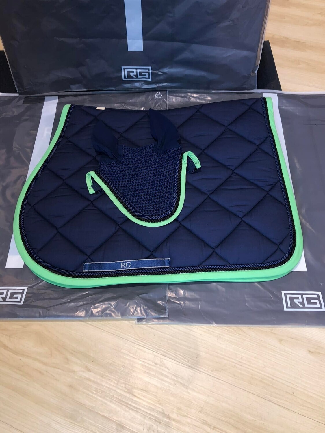 Ensemble Tapis & Bonnet  RG Italy Week-end 06