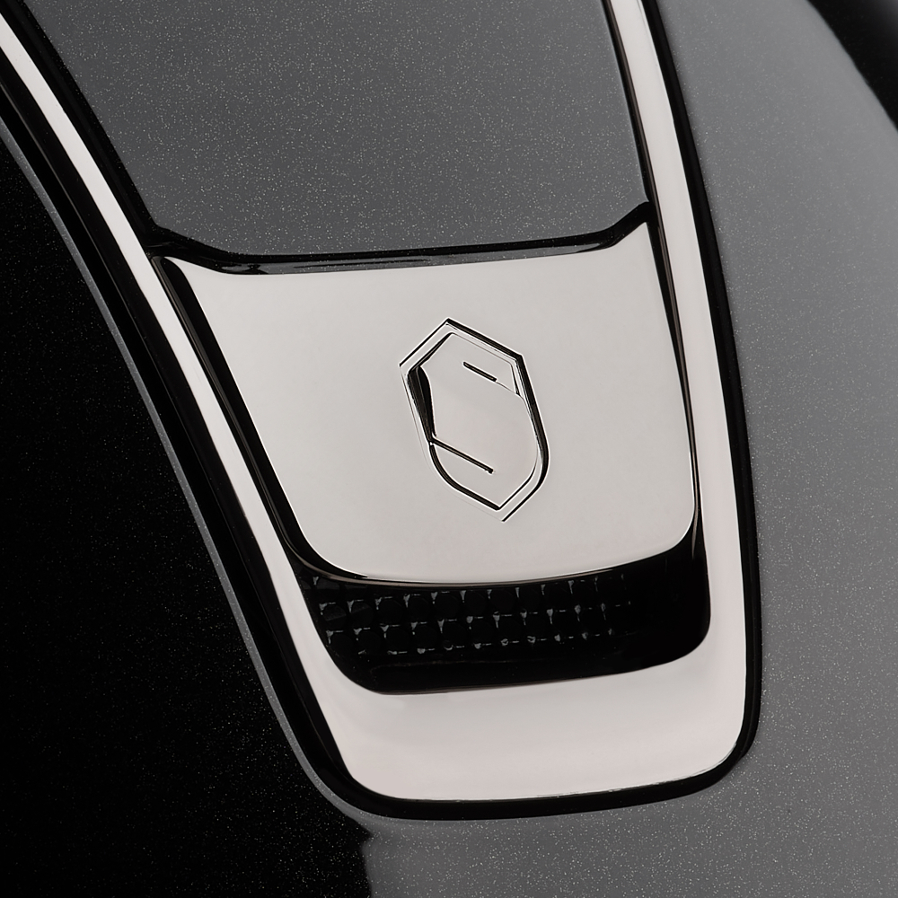 Miss Shadowglossy V2 Samshield black helmet