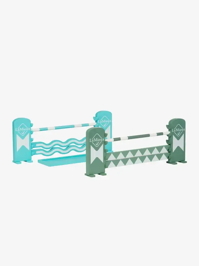 Kit de saut d'obstacles pour poney-jouet –Azure/Sage/White Lemieux Kit de saut d'obstacles pour poney-jouet –Azure/Sage/White Lemieux