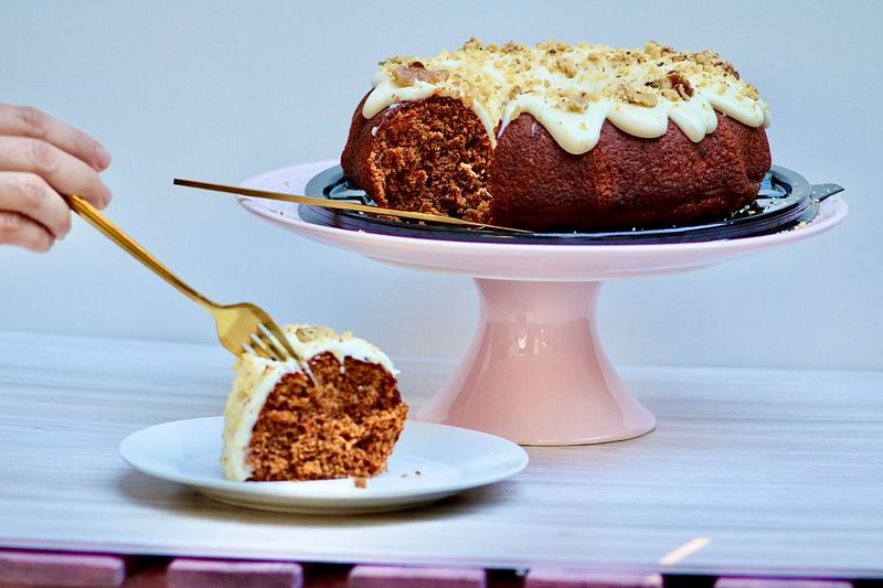 LC11 - Carrot Bundt with Cream Cheese Brigadeiro