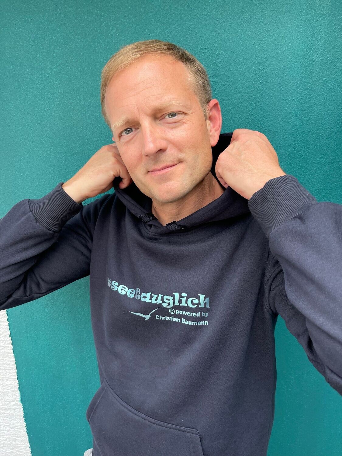 Hoodie (unisex) marineblau, verschiedene Schriftfarben, Aufdruck #seetauglich - verschiedene Optionen
